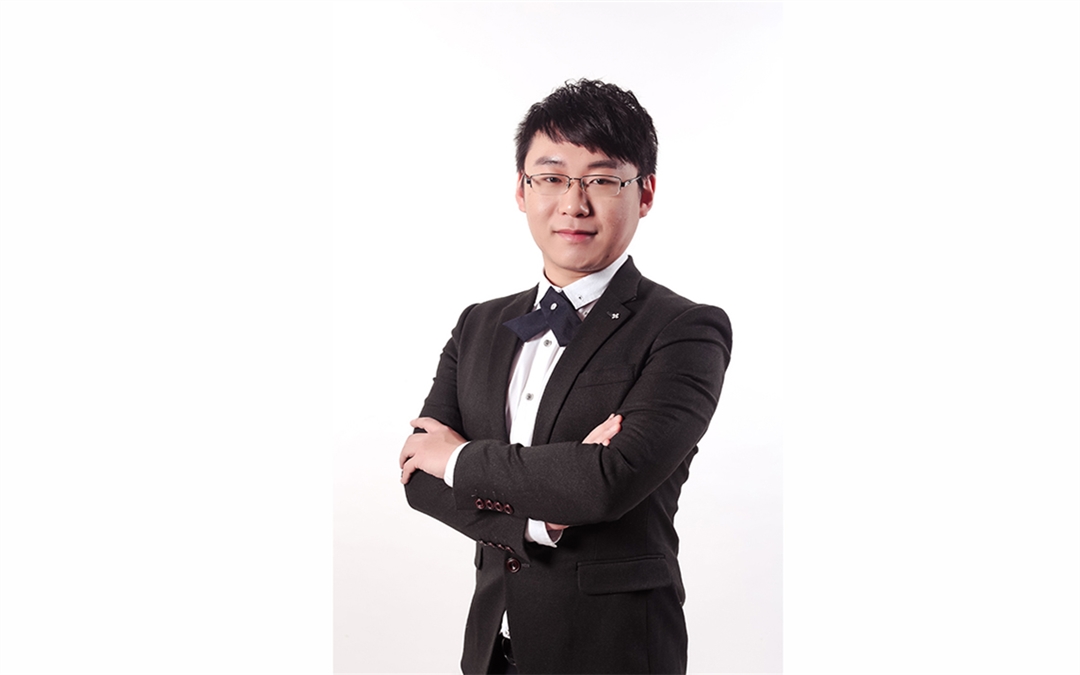 明喆（音乐教父 带领全场歌声飘扬）