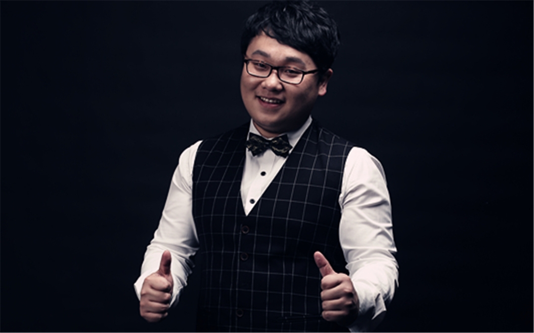 小朱（气氛极其活跃，深受长辈的喜爱）