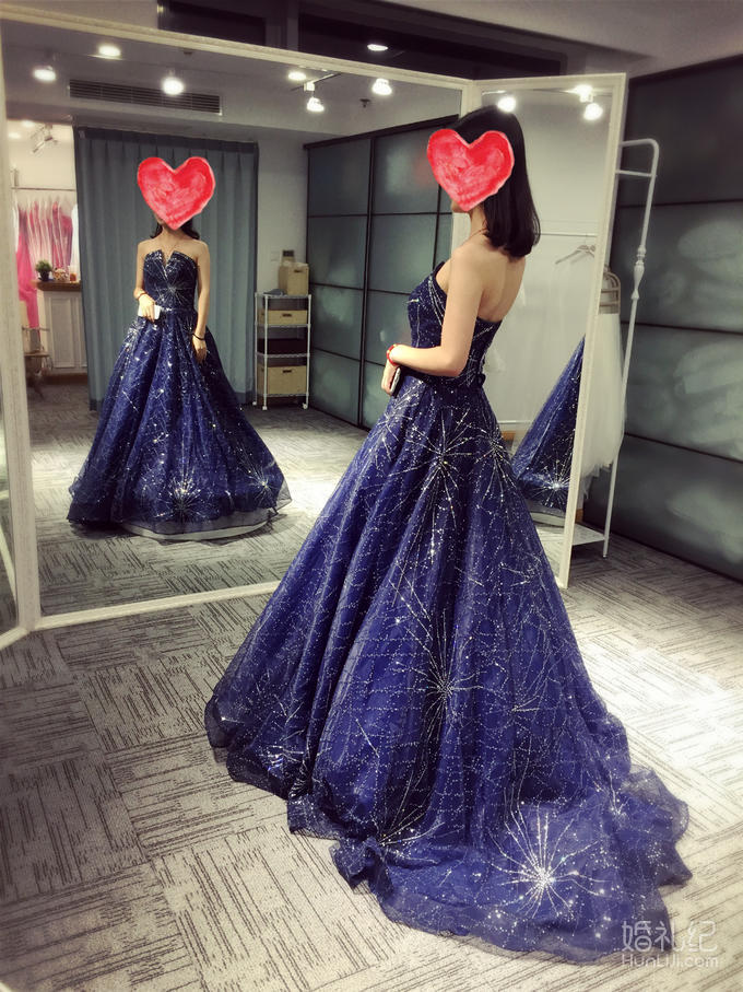 套餐参数 服装详情 服装 敬酒服 配件 无 服装说明 包含一件星空晚图片