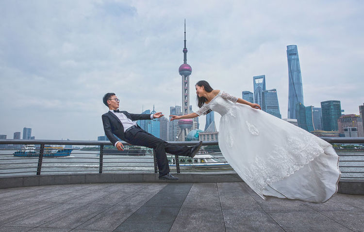 创意婚纱照！小人国飞人消防员全都嗨翻天