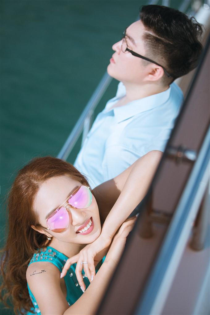 大小洞天送給李嘉希夫婦祝福永遠幸福快樂