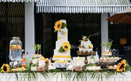 花漾-户外草坪婚礼甜品台