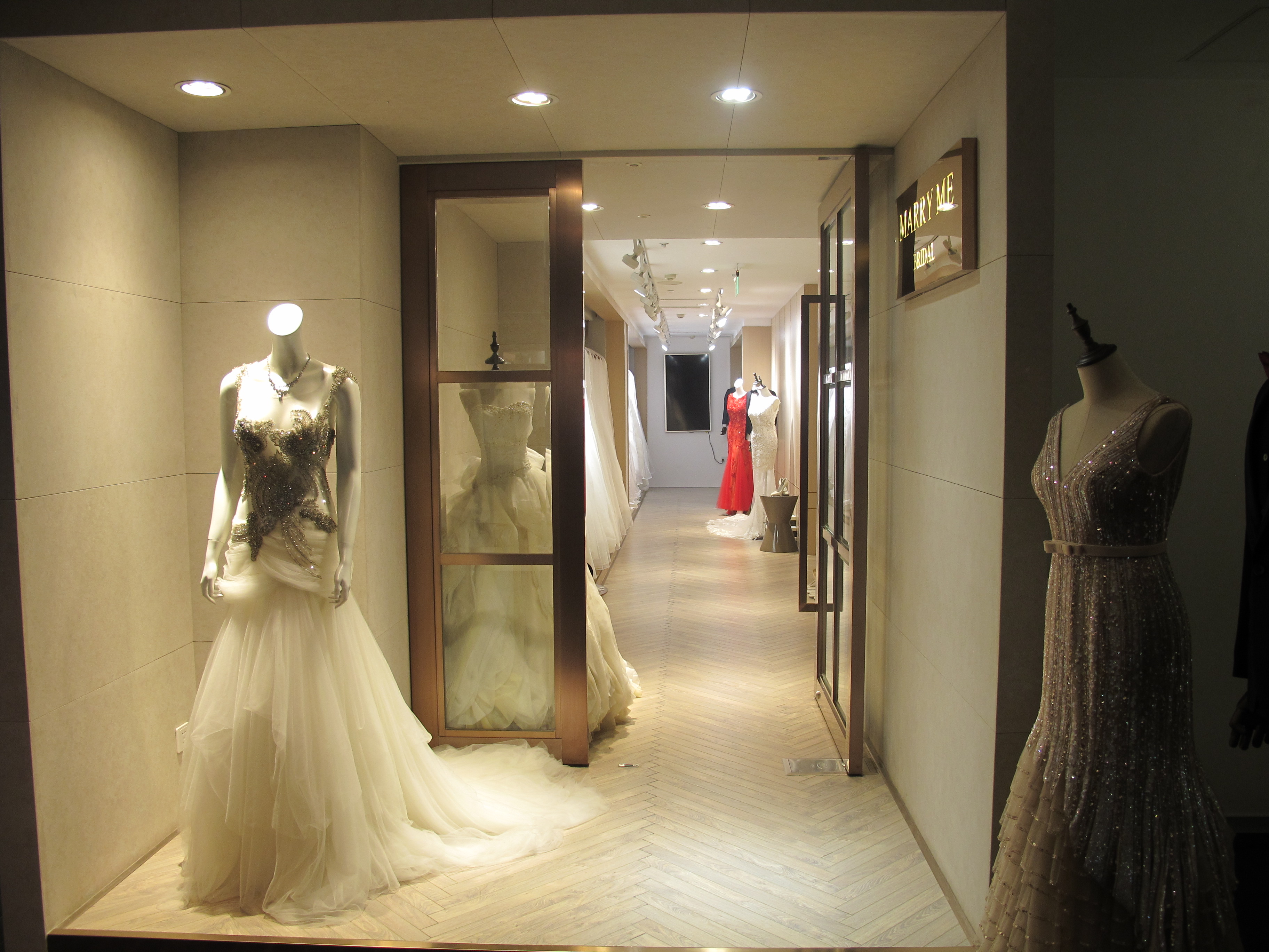 MARRY ME高级婚纱礼服定制