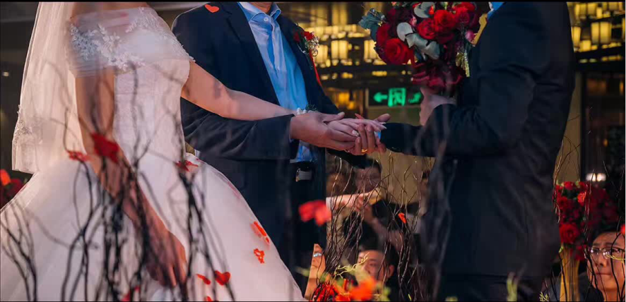 誰說婚禮上不能用紅色?。?
                /></div><div   id=