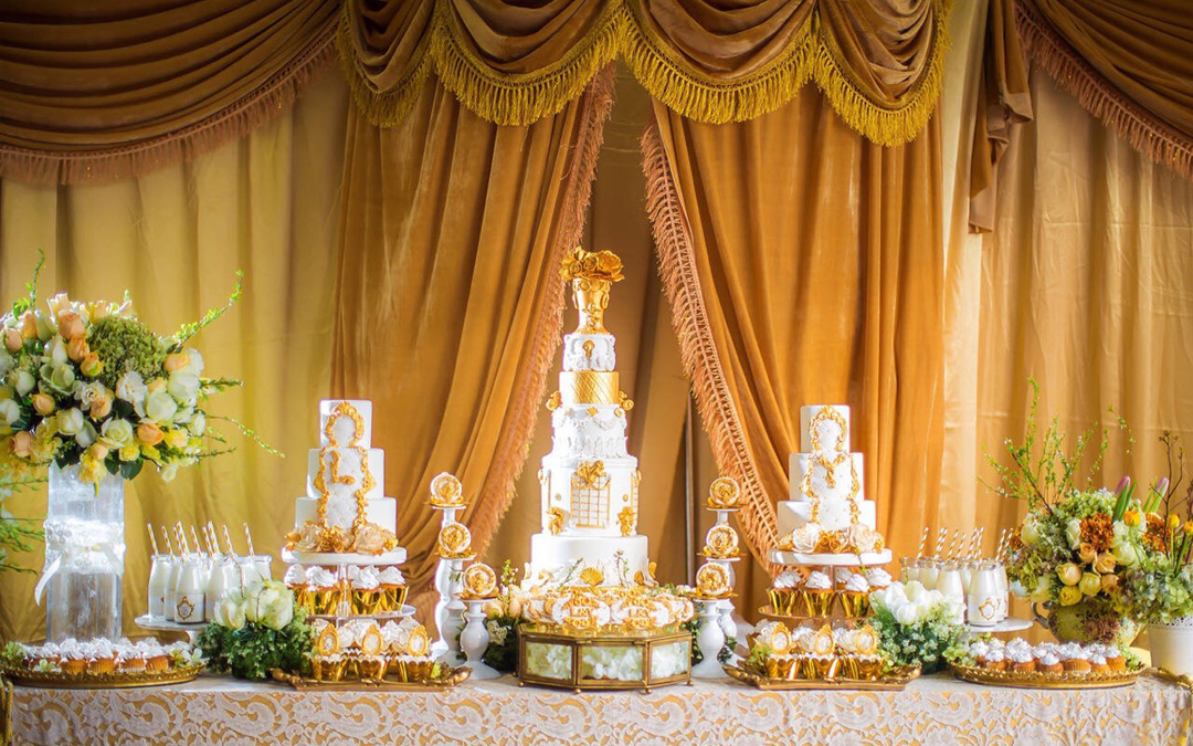金色 |超奢华金色宫廷主题婚礼甜点台