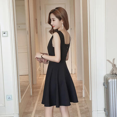 新款夏季韩版显瘦无袖背心裙V领连衣裙气质赫本小黑裙