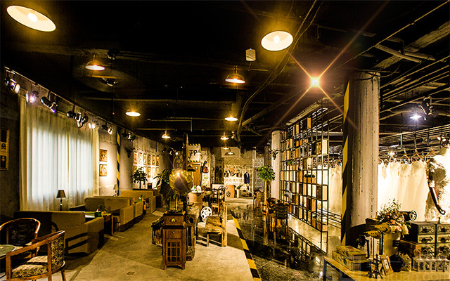 米兰风情全球旅拍婚纱摄影（三亚店）