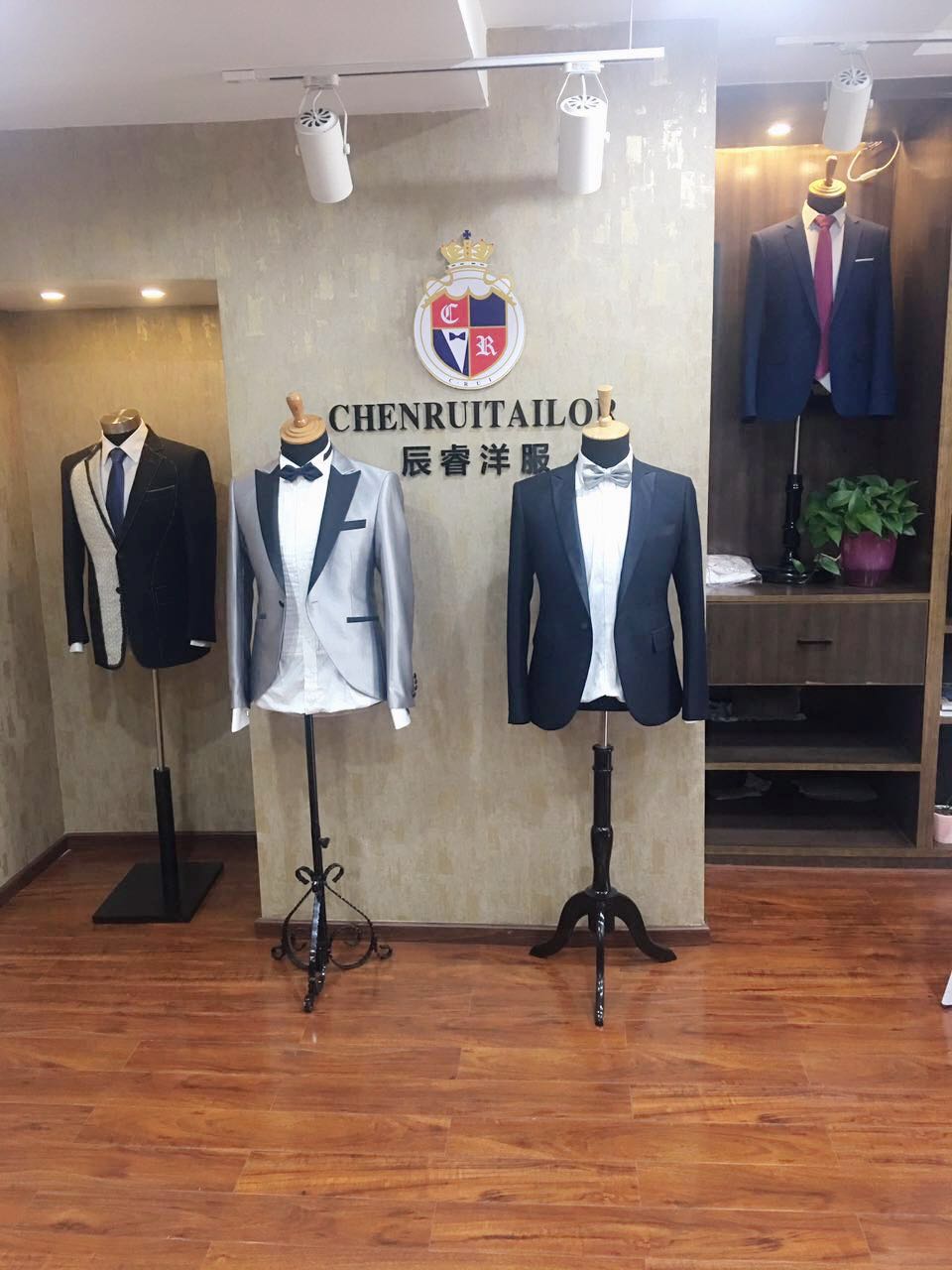 辰睿西服定制