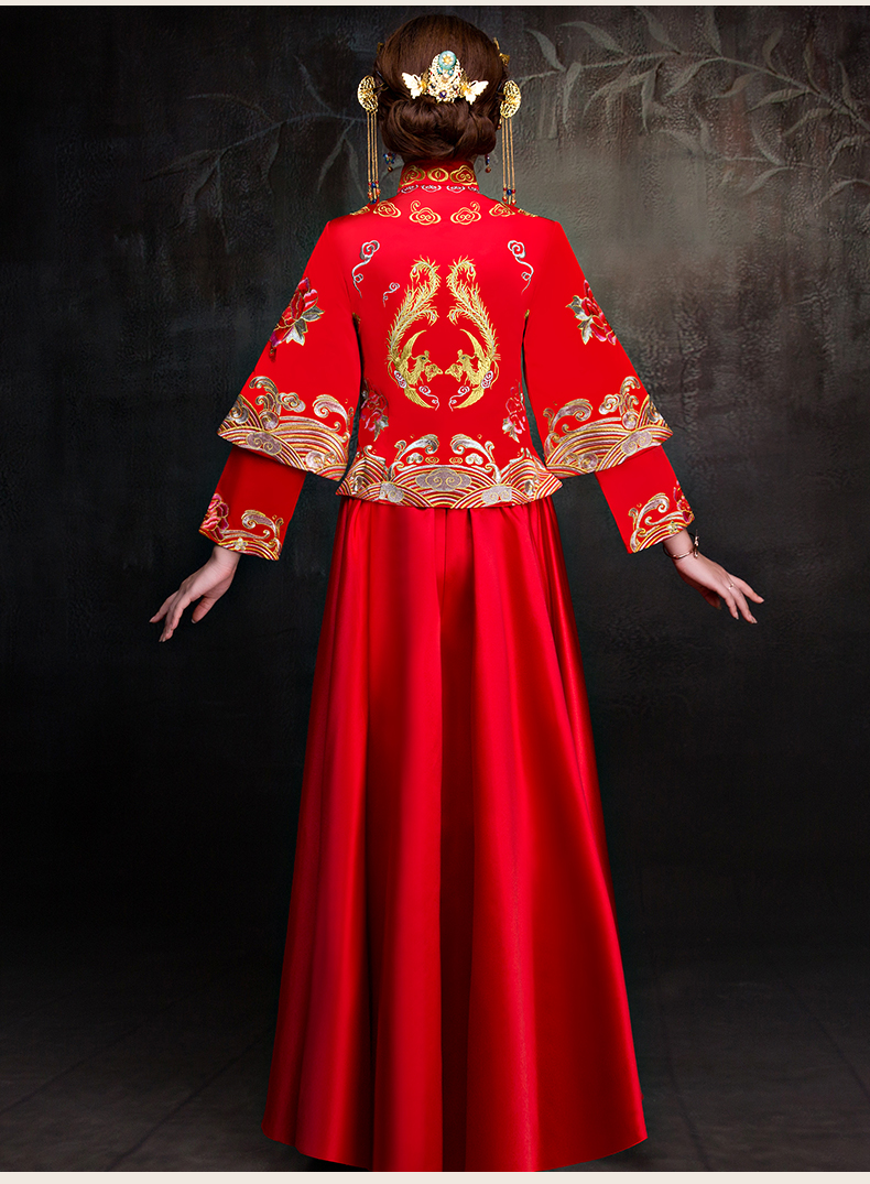 中式婚服是中国一种比较传统,喜庆的服饰,包含了许多中国传统的