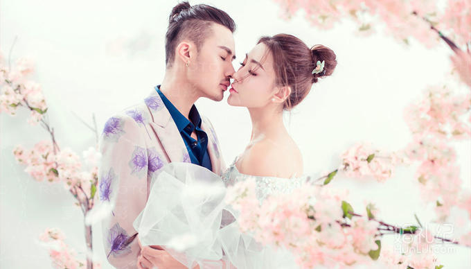 婚纱照七件套照片墙_2018婚纱照套系