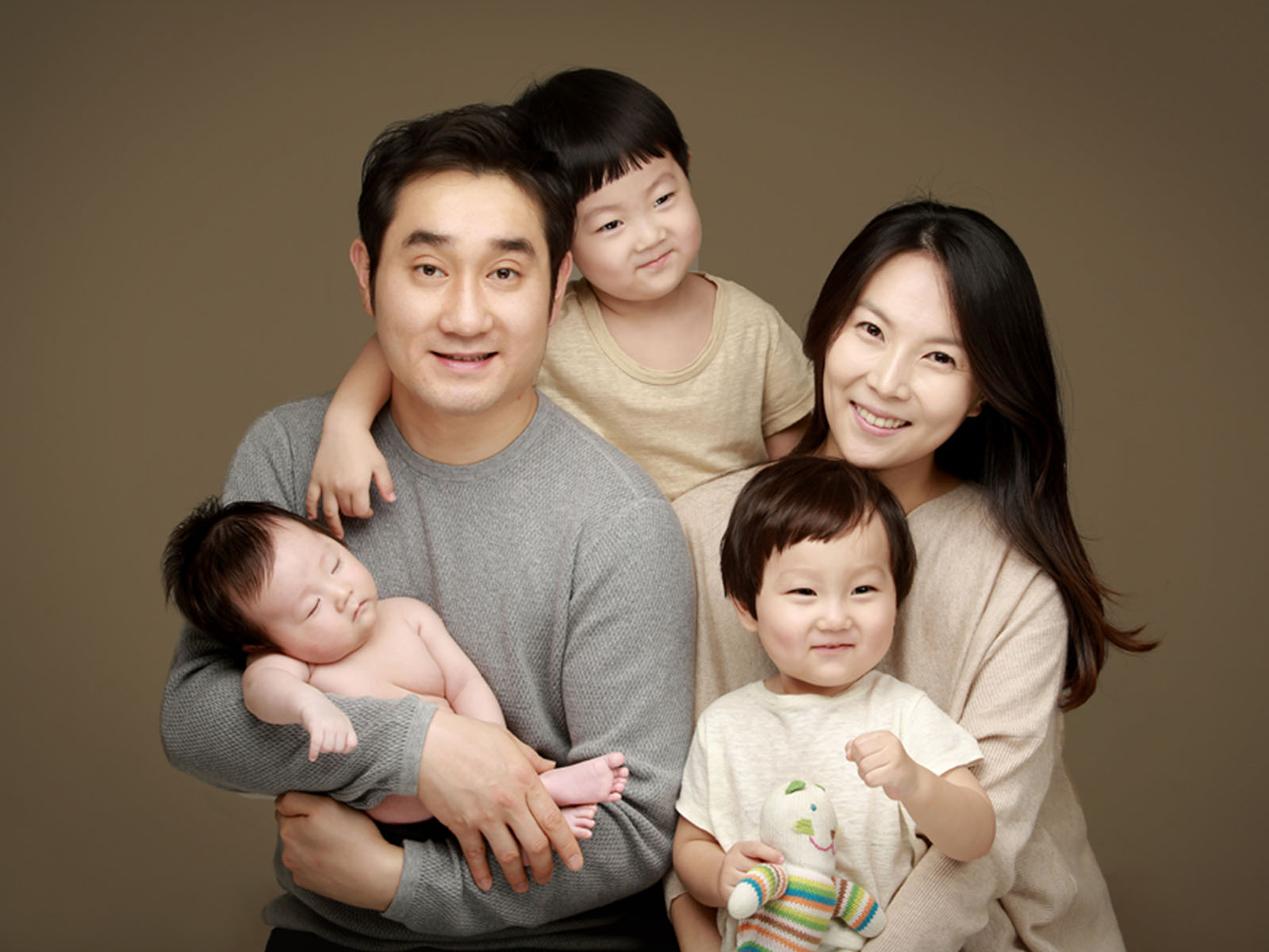 《Family Portrait 全家?！?
                /></div><div   id=