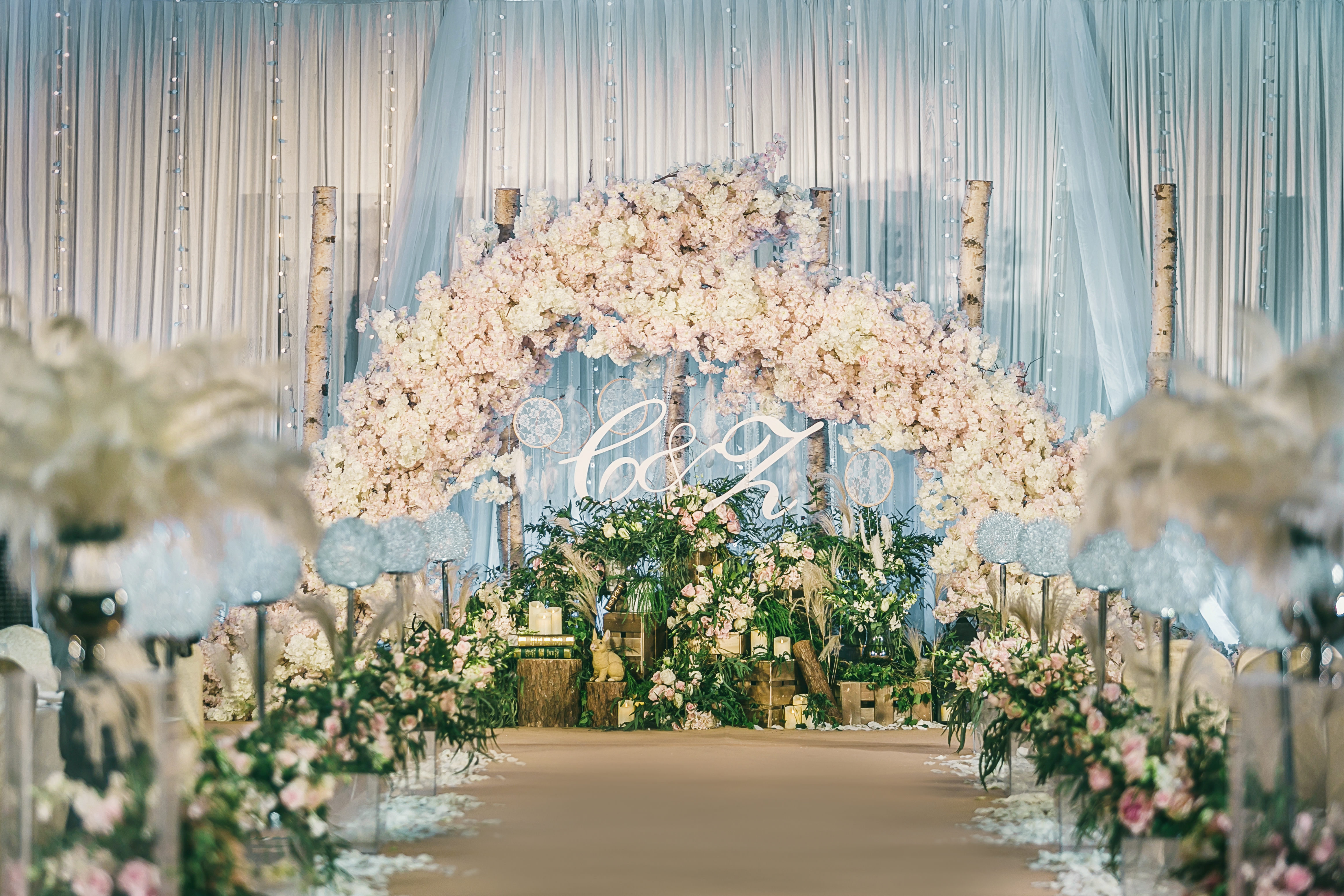 【因?yàn)橛鲆娔恪獝墼谝黄稹?
                /></div><div   id=