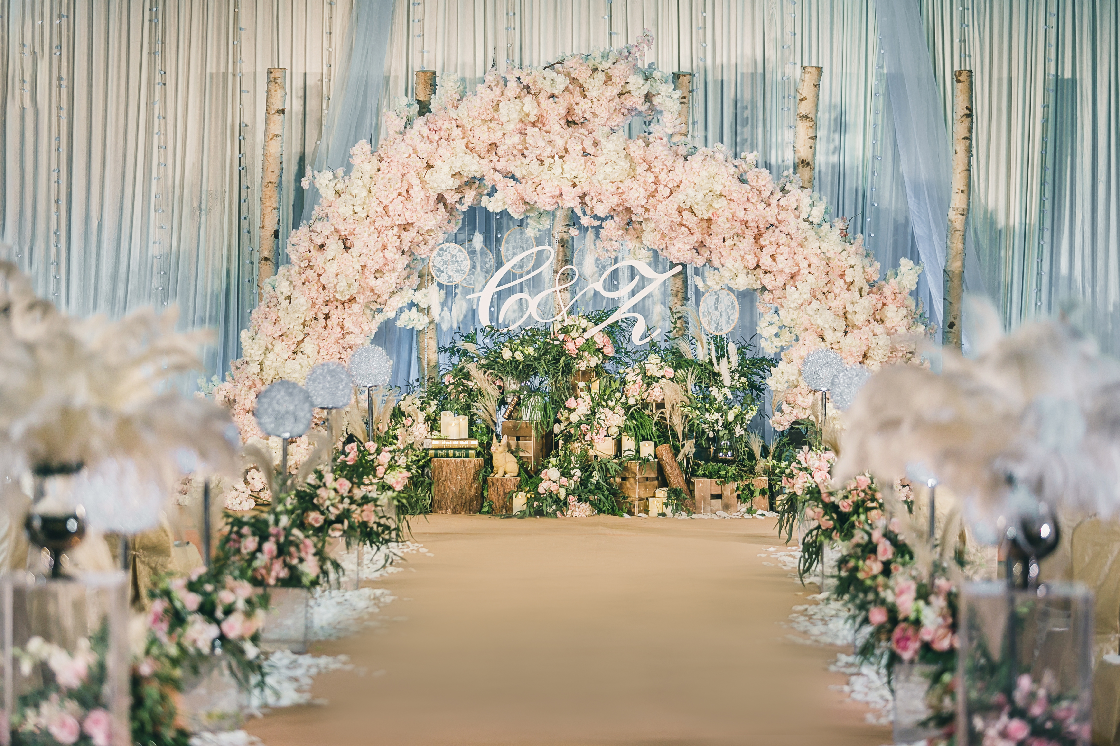 【因?yàn)橛鲆娔恪獝墼谝黄稹?
                /></div><div   id=