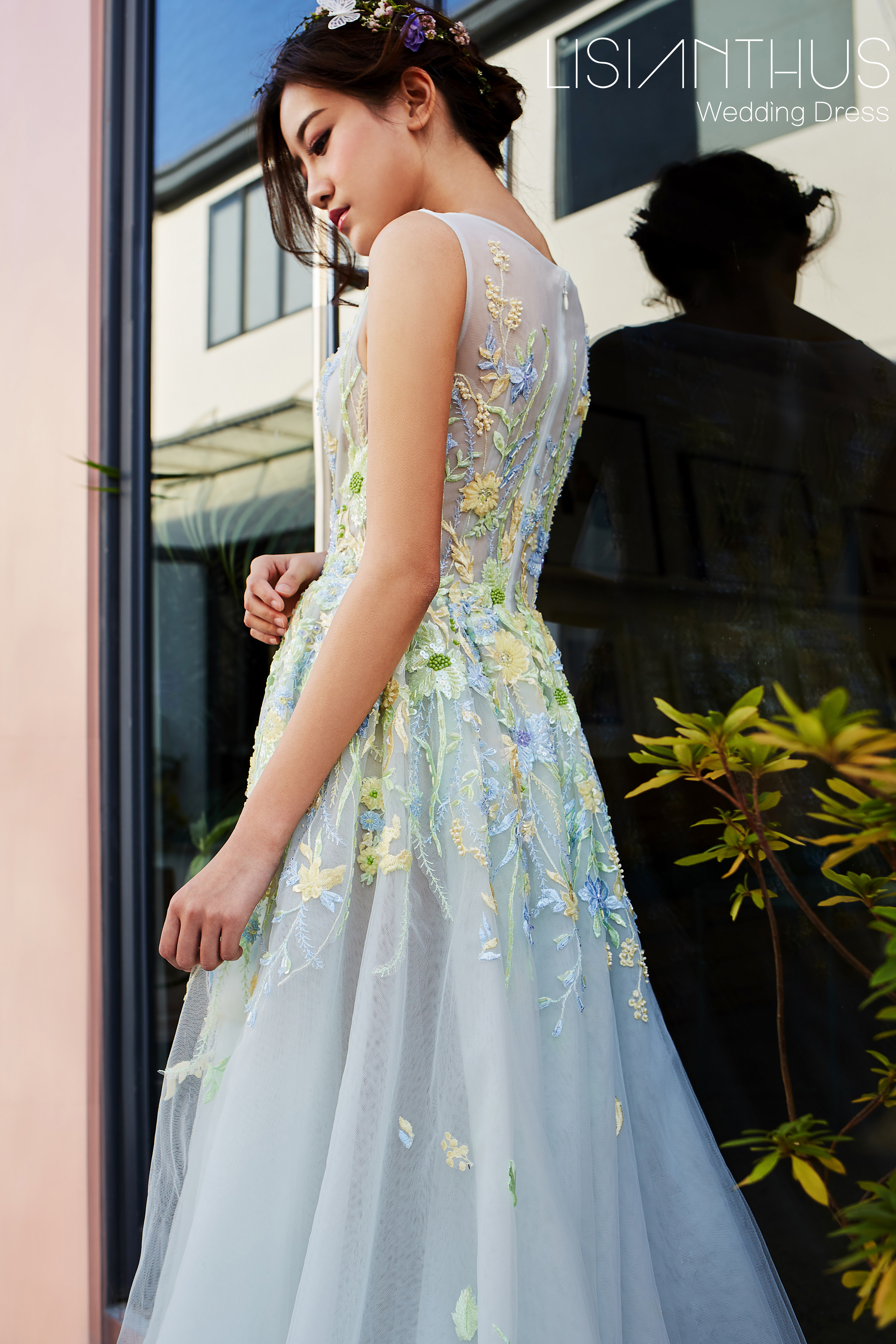 LISIANTHUS禮服系列--花卉系圓領拖尾婚紗