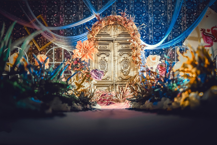 梦境交织，葬礼与婚礼的奇异邂逅，寓意何在？