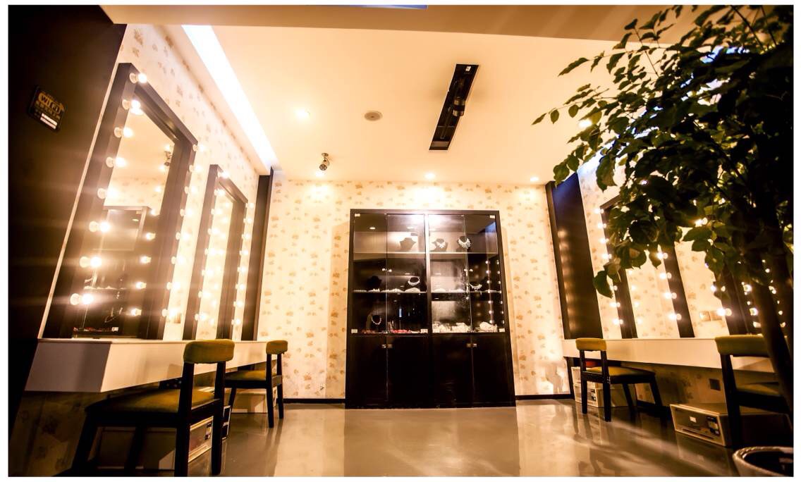 罗蔓微拉高定婚纱摄影(海宁店)