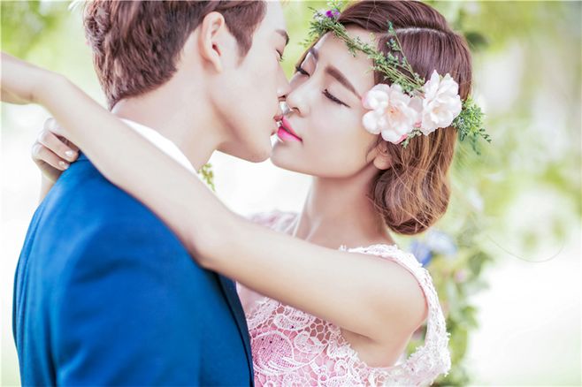 若白百草婚纱照