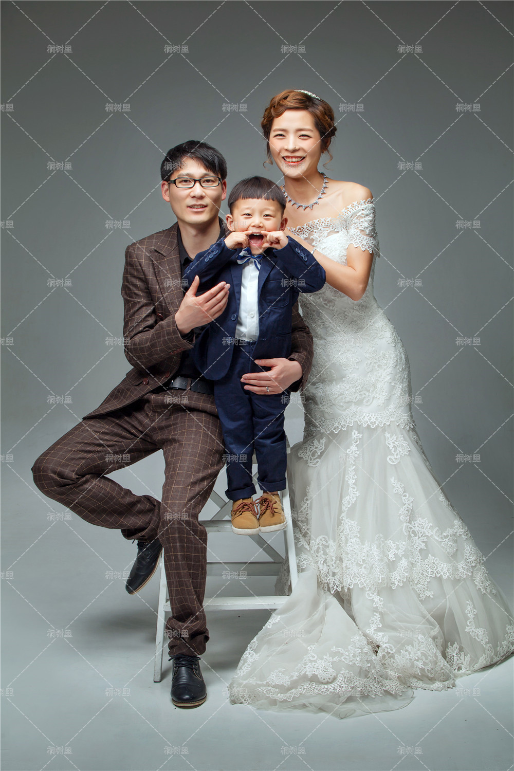 【客片欣赏】全家福写真特惠套餐-桐树里摄影