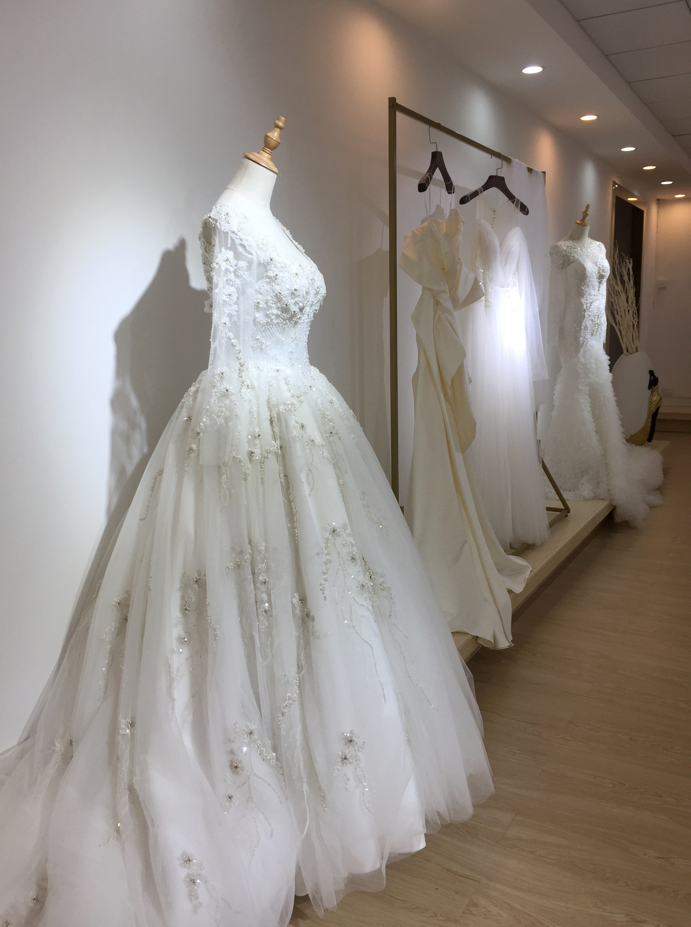 YINZI尹子婚纱礼服有限公司