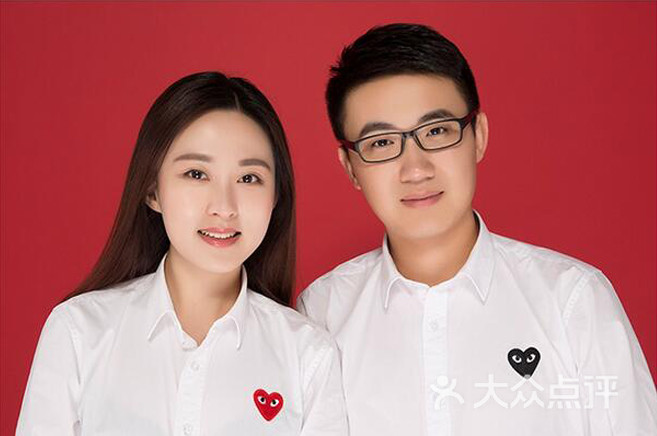 每一本結(jié)婚證都需要一張精致登記照