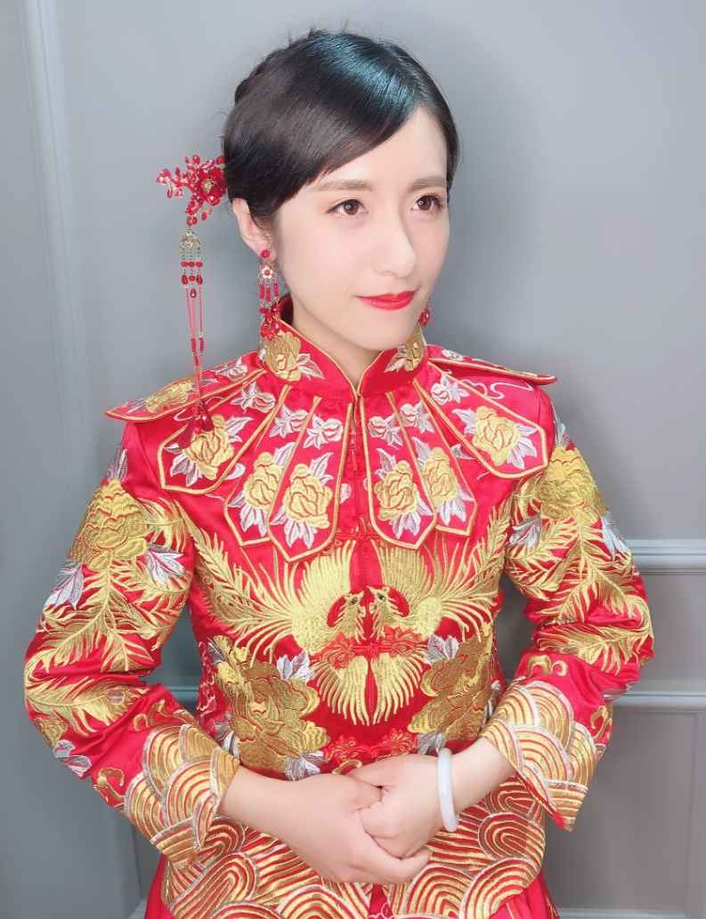 2k搞定婚纱+跟妆 高开叉敬酒服显瘦＆气质＆性感