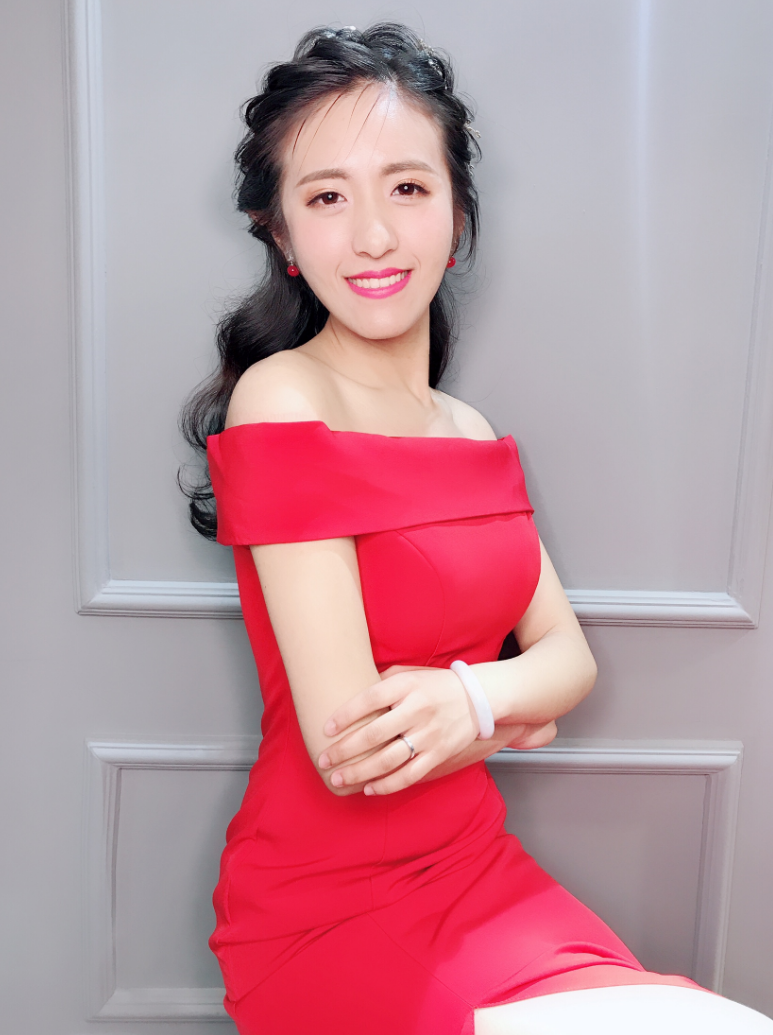 2k搞定婚纱+跟妆 高开叉敬酒服显瘦＆气质＆性感