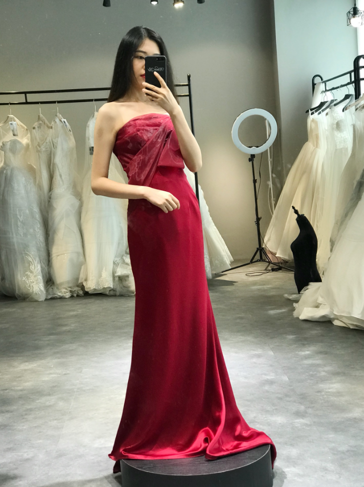 【明星新娘】改良龙凤褂坐床好评不断 这几件中式大婚必备！