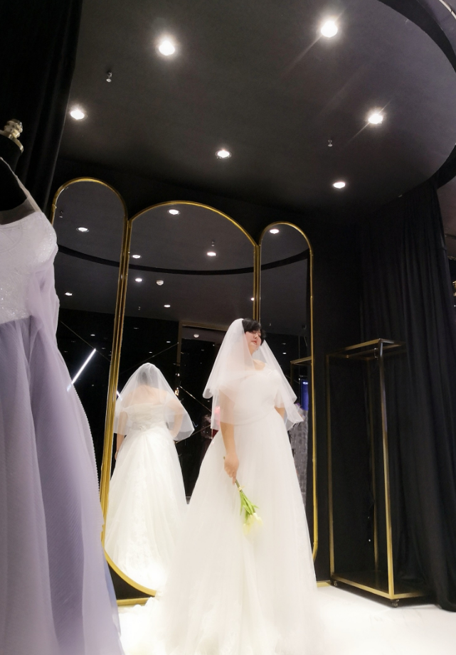 【免费试纱】一件婚纱美一天 出门仪式都百搭这件超遮肉！
