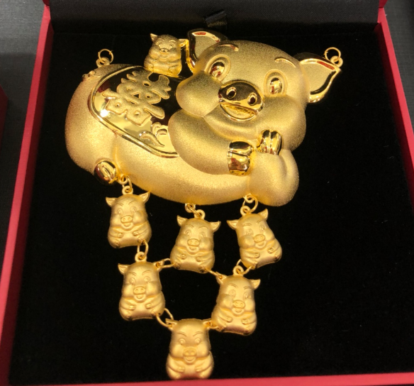 三金首饰买点啥？今年最流行的竟然是这种金猪牌