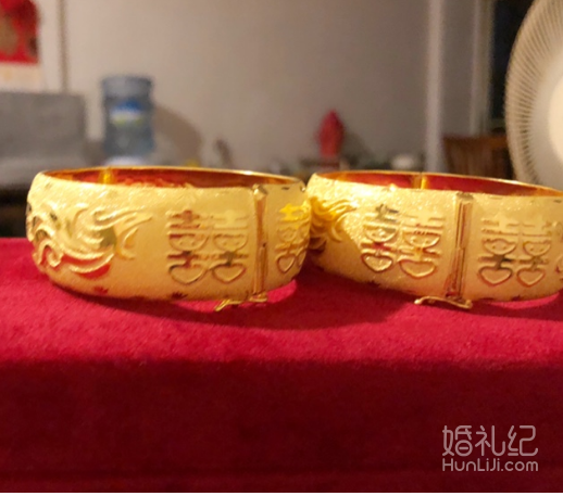 三金首饰买点啥？今年最流行的竟然是这种金猪牌