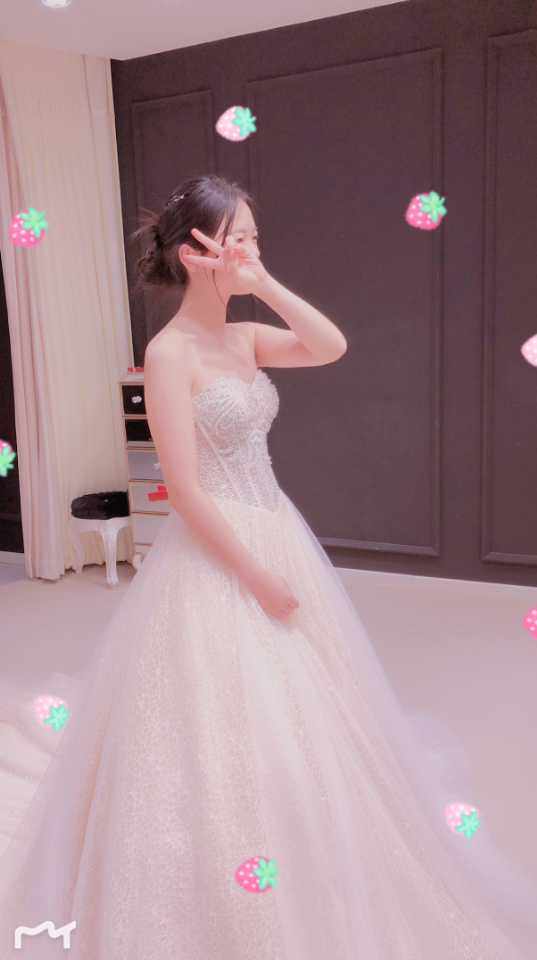 【试纱记】靠它成全明星般婚礼！吊带敬酒服超少女显瘦