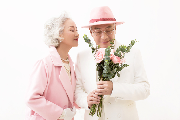 老年人婚纱照，结婚纪念照