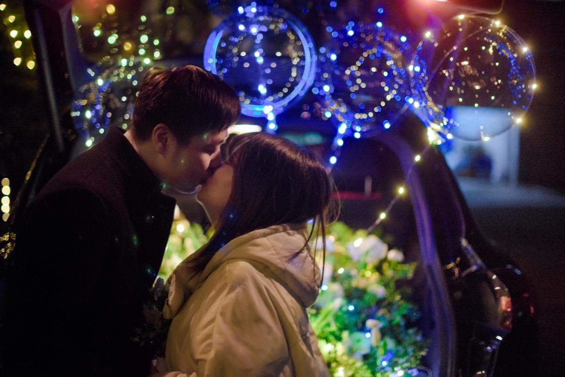 超高性价比求婚方案学起来！这样布置后备箱浪漫爆棚