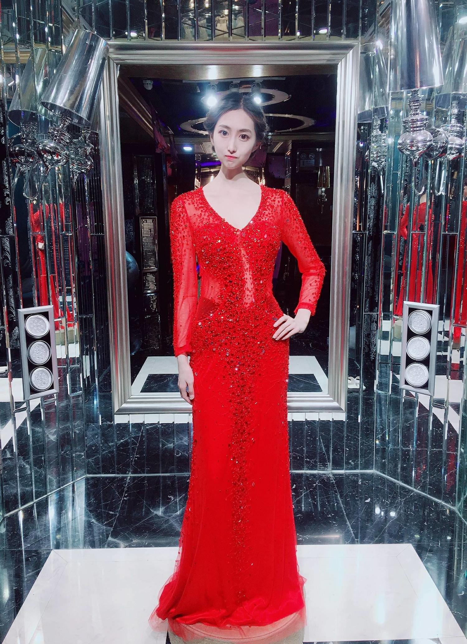 如何逆袭成为8月最美新娘？5折拿下的奢华显瘦婚纱帮你忙！