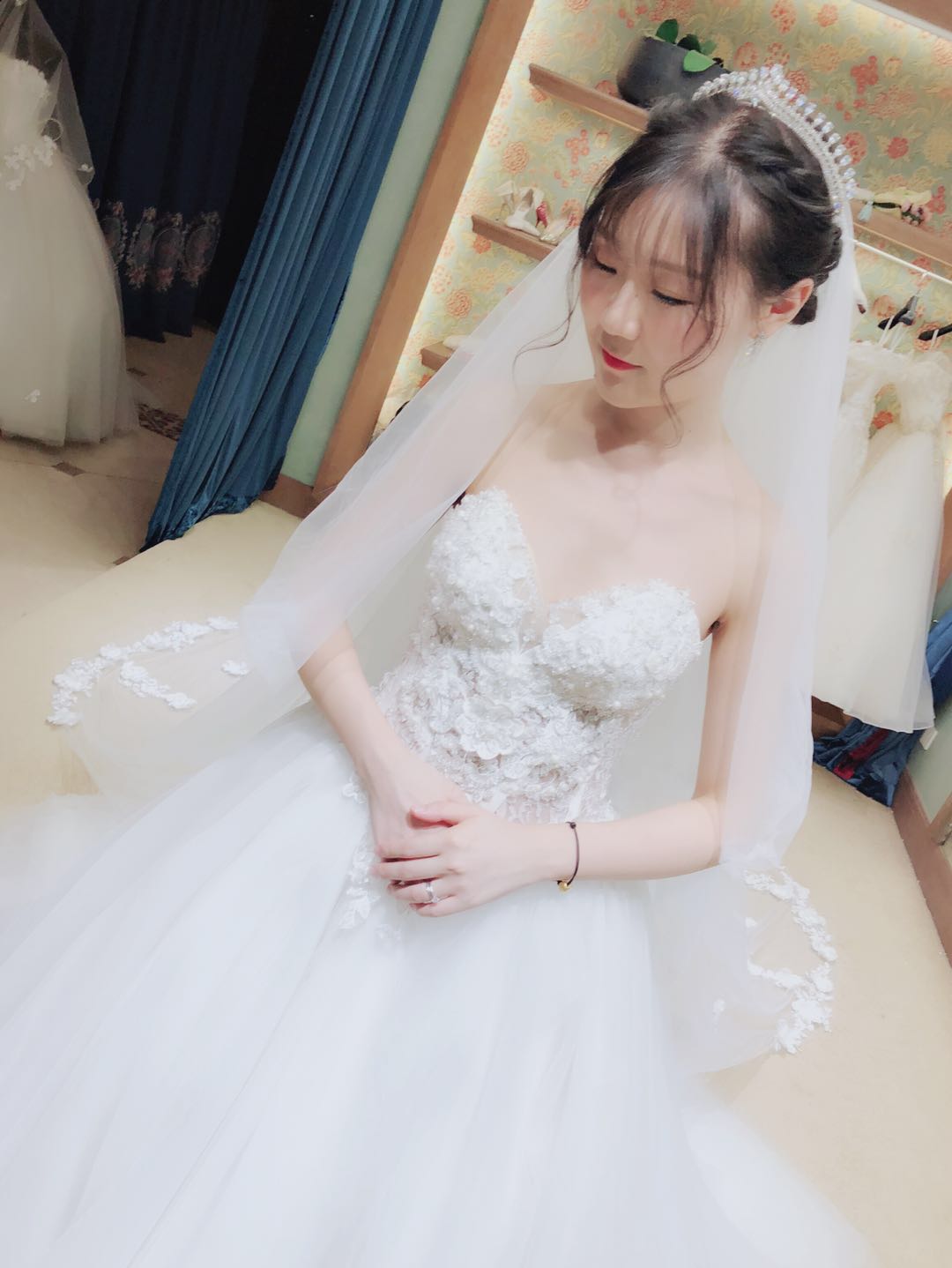 新鲜出炉！脸大不可怕 选错婚纱谁丑谁尴尬