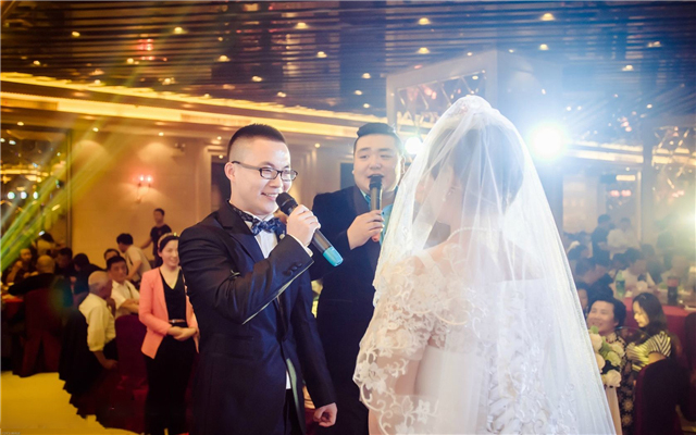 婚礼新郎唱给新娘的歌 新郎唱给新娘的情歌
