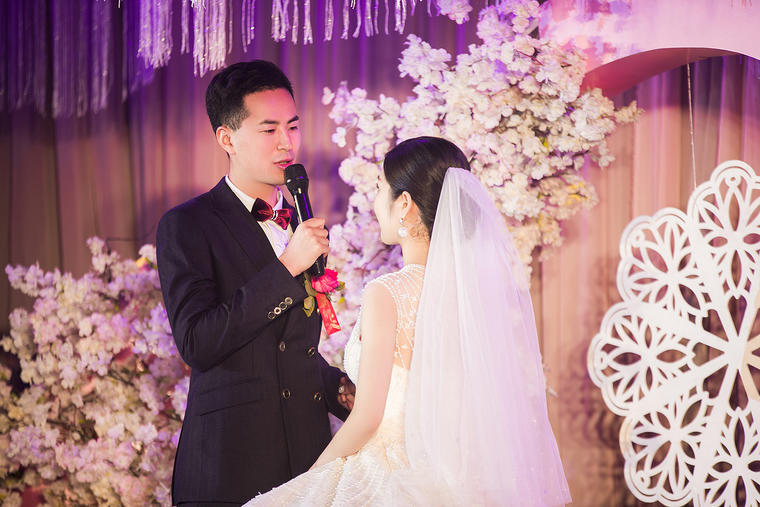 结婚时新郎对新娘唱的歌