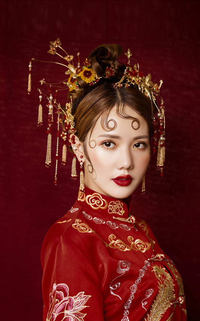 新娘全天婚礼跟妆 提供试妆 提供婚纱伴娘服各一套
