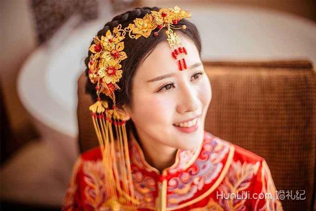 短发怎么弄中式新娘头