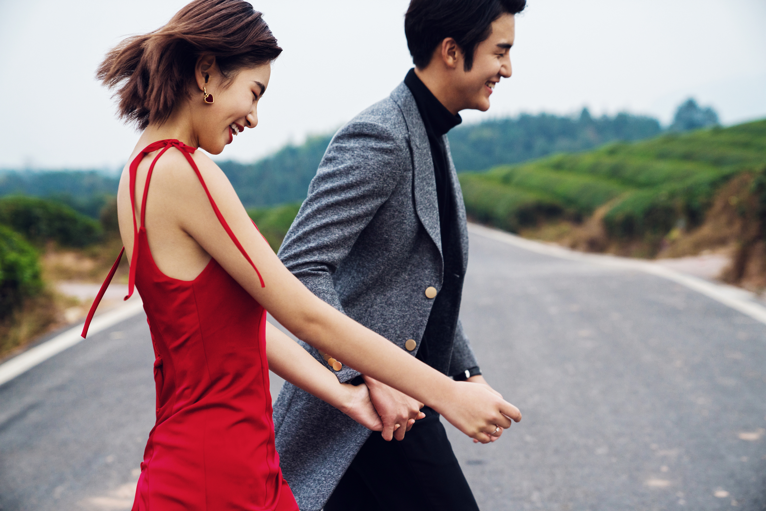 店慶鉅惠送婚紗+精調(diào)全部底片+九宮格照片墻~送