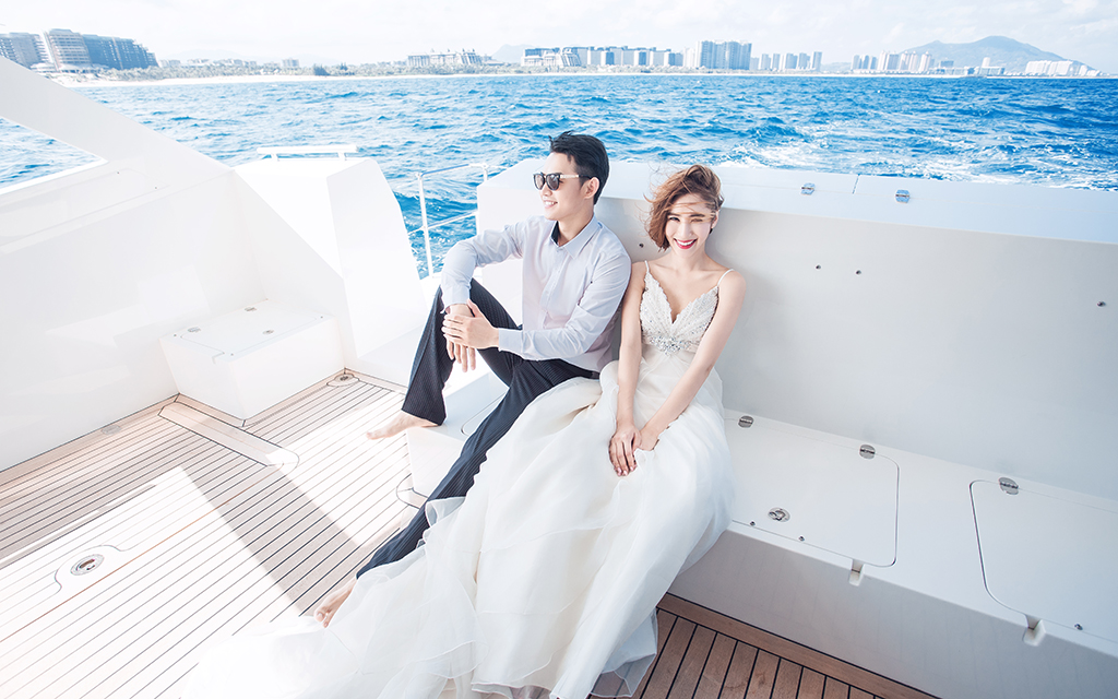 【好评如潮】经典婚纱照套餐  