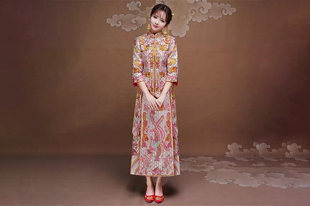 中式婚纱多少钱 中式婚纱买和租哪个更好