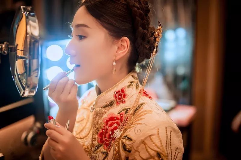 专业团队全程跟拍，给您留下甜蜜的回忆