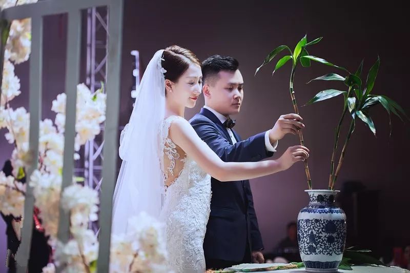 专业团队全程跟拍，给您留下甜蜜的回忆