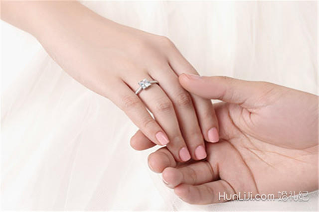 已婚女士戒指戴左手还是右手