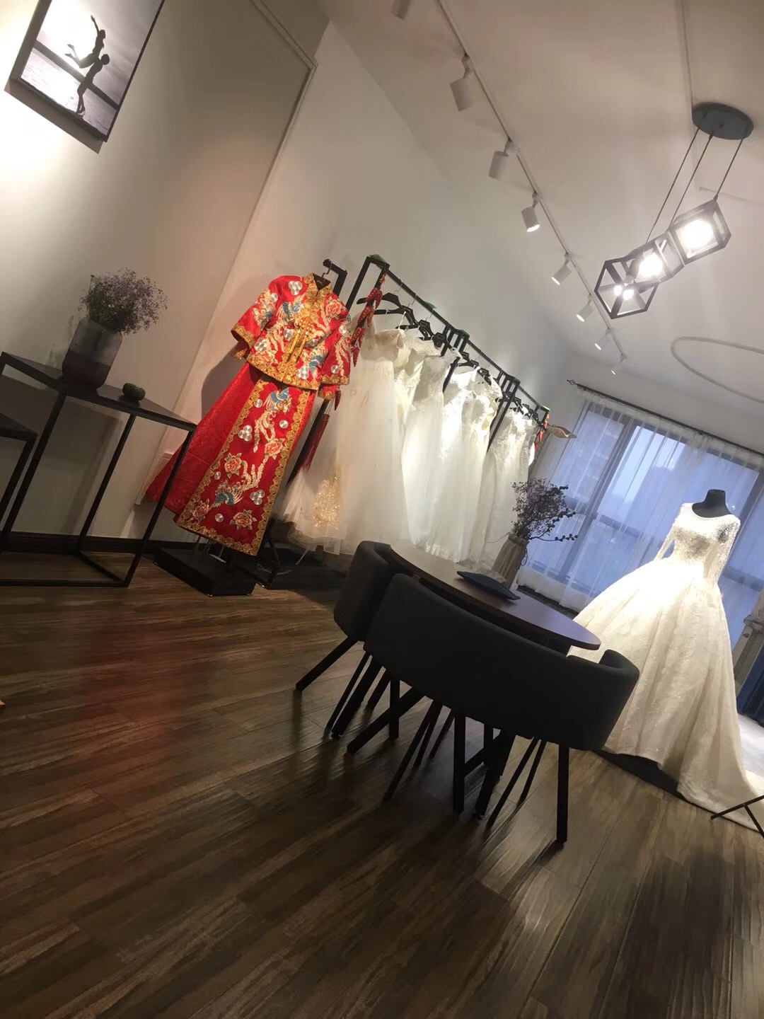 天鹅堡婚纱美妆会馆