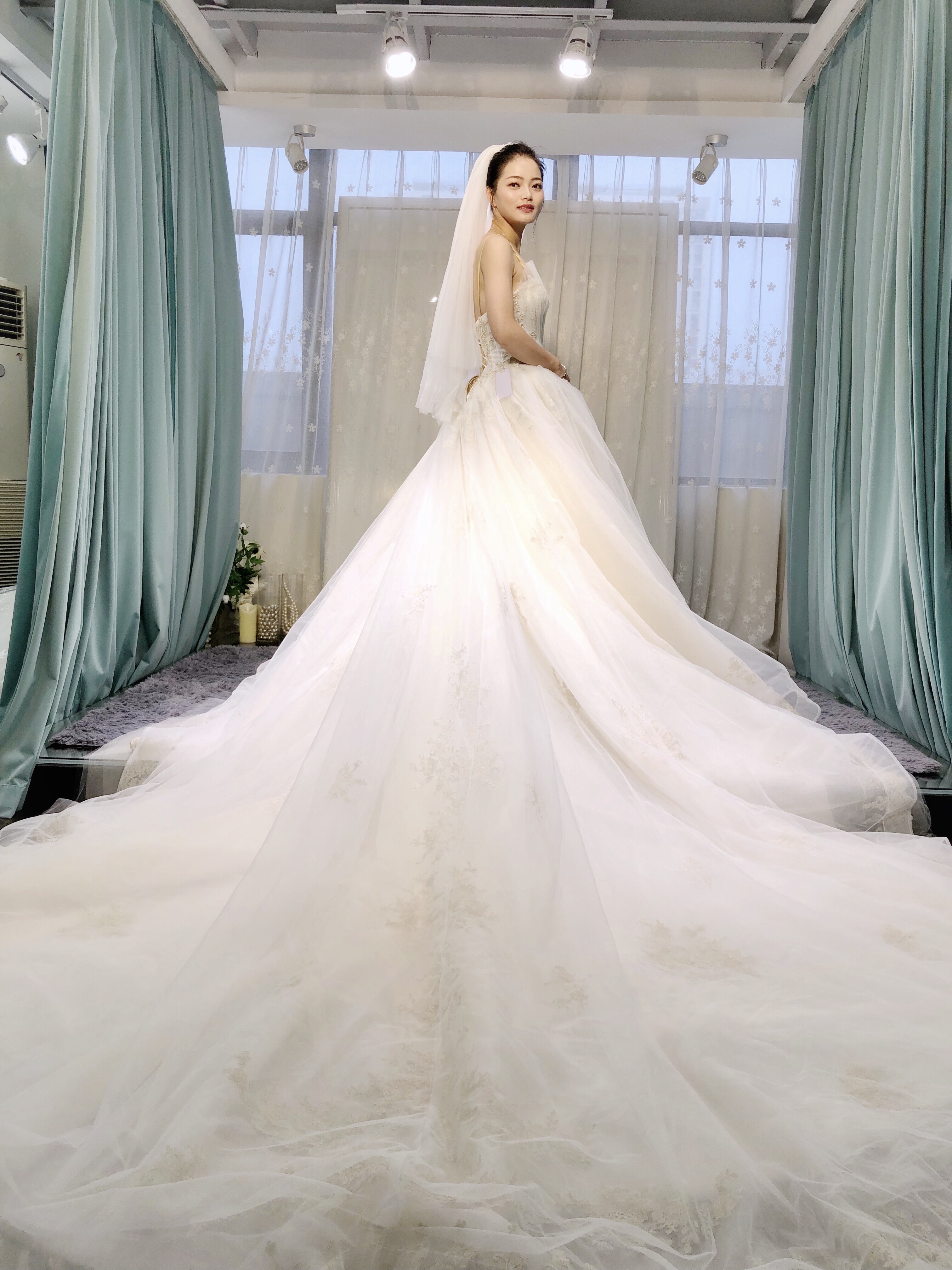 新品抖音网红婚纱套餐3880+金牌化妆师5580