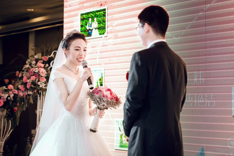 婚礼上新娘适合唱什么歌