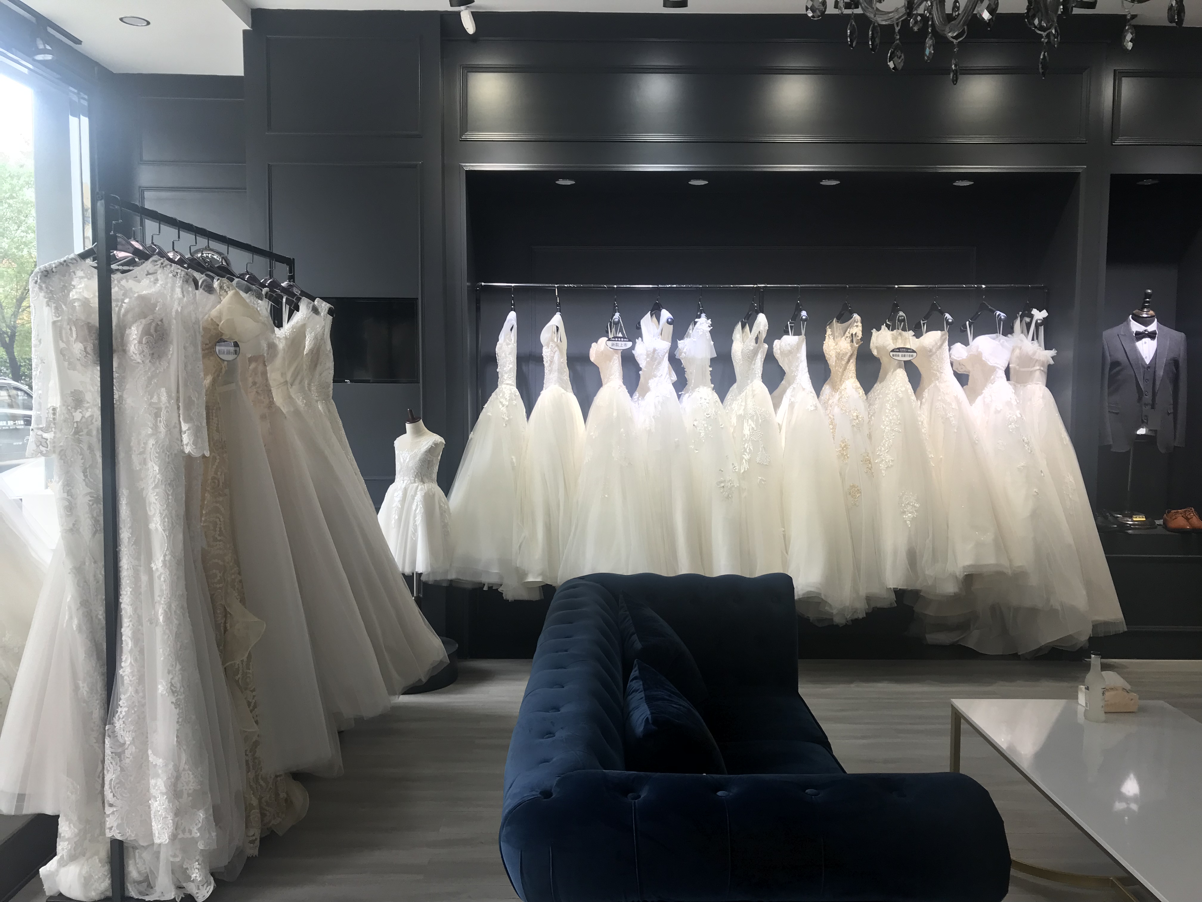 奈特丽婚纱名品集合店