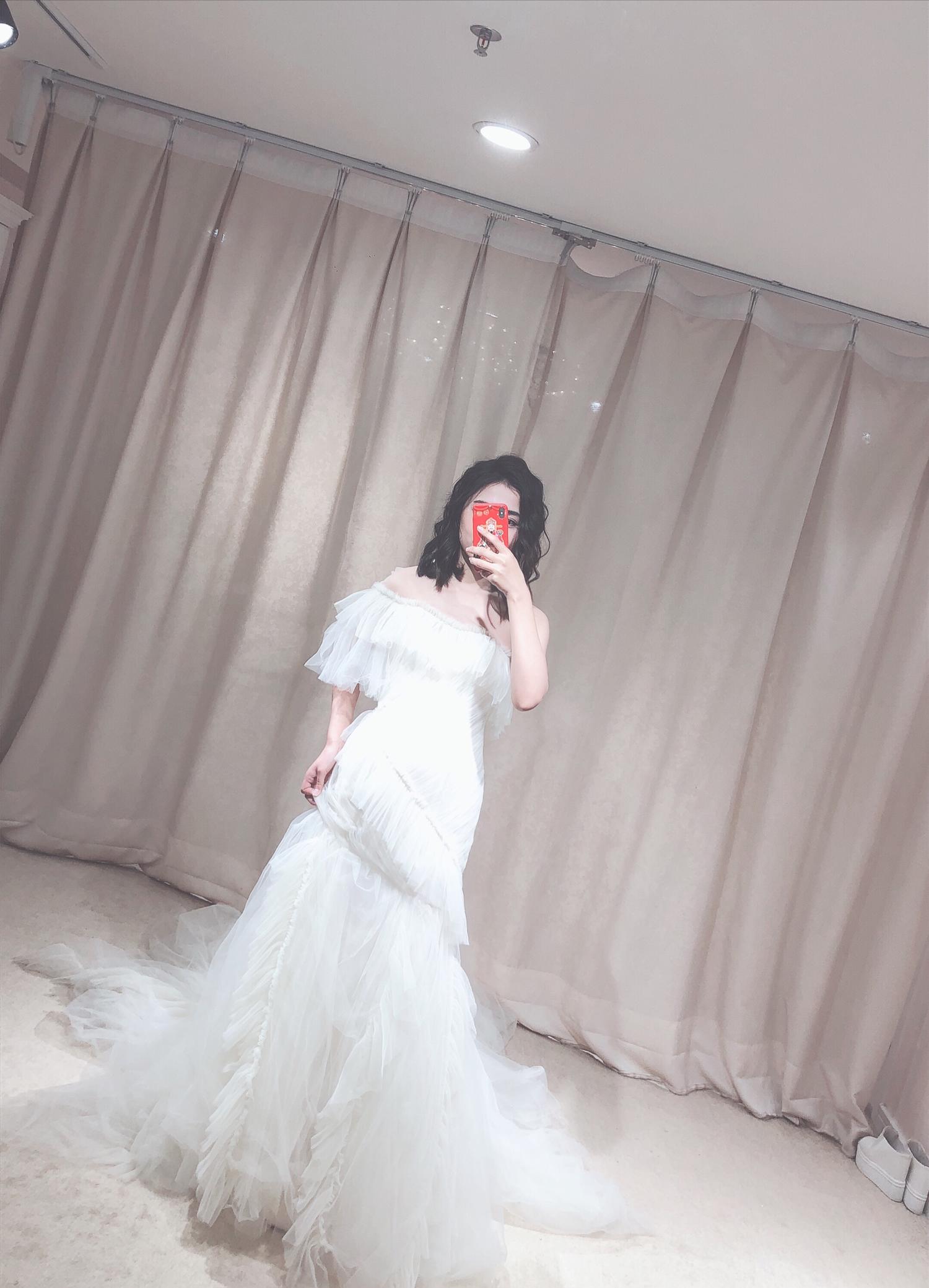 穿上同款礼服颜值秒杀吴昕、舒淇 秋冬婚纱这样选显瘦又保暖